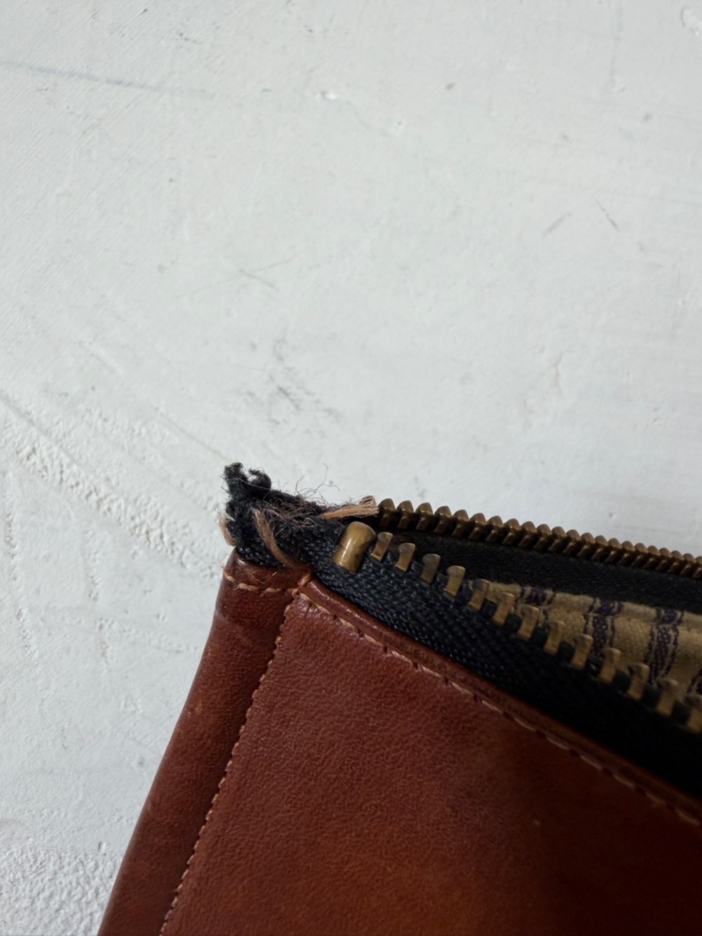 Vintage COACH Skinny British Tan Envelope Case Zip Utility Pouch - Picture 4 of 9